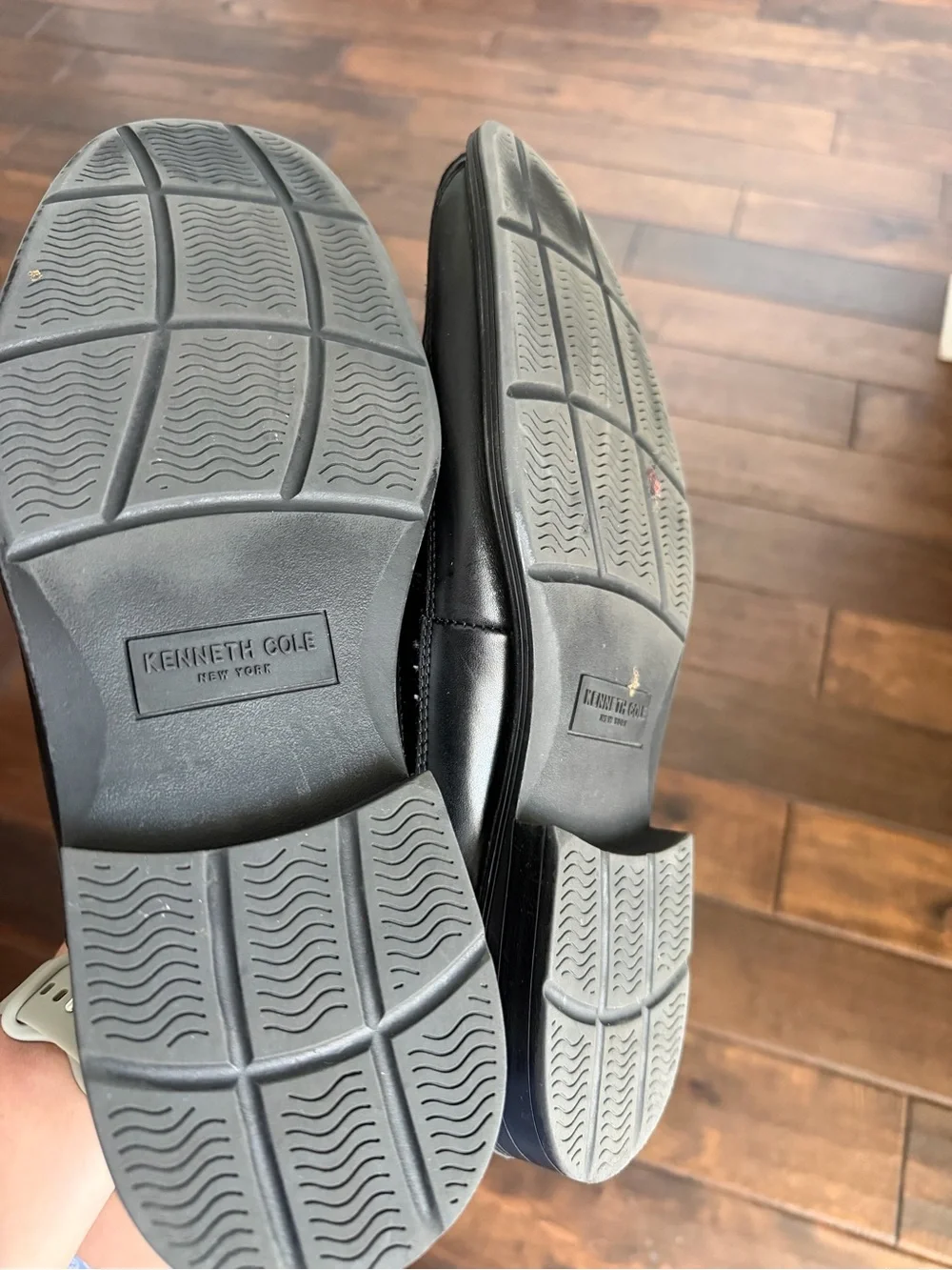 Kenneth Cole New York Men's Black Leather Slip-On Dress Shoes. Size 10.5